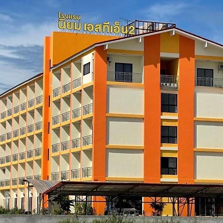 โรงแรมนิยม เอสทีเอ็น 2 - Niyom Stn 2 Hotel Ban Phue 외부 사진