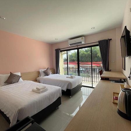 โรงแรมนิยม เอสทีเอ็น 2 - Niyom Stn 2 Hotel Ban Phue 외부 사진