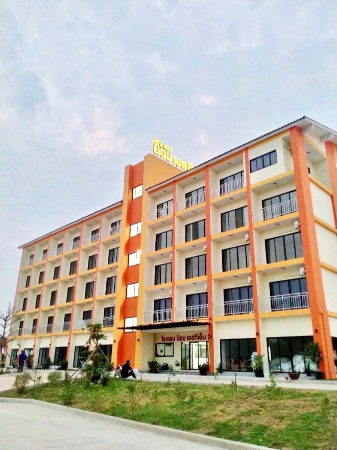 โรงแรมนิยม เอสทีเอ็น 2 - Niyom Stn 2 Hotel Ban Phue 외부 사진